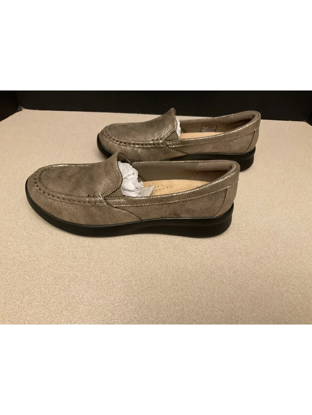 New! Womens Clarks Ellowyn Lux Bronze Metallic Comfort Loafers. Size 7M. Nice!
